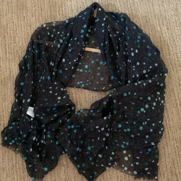 Thirty-one Avenue Scarf as a large Shall. In a bag, with tags. - Picture 6 of 8